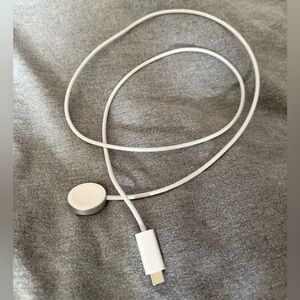 New Apple Watch magnetic fast charger